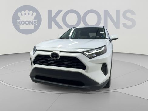 Used 2025 Toyota RAV4 XLE AWD/4WD image 4