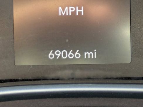 Used 2023 Chrysler Voyager LX image 24