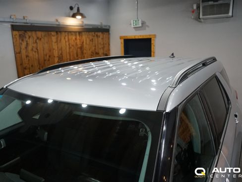 Used 2022 Ford Explorer XLT AWD/4WD image 7