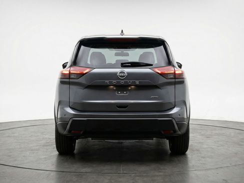 Used 2025 Nissan Rogue SV image 7