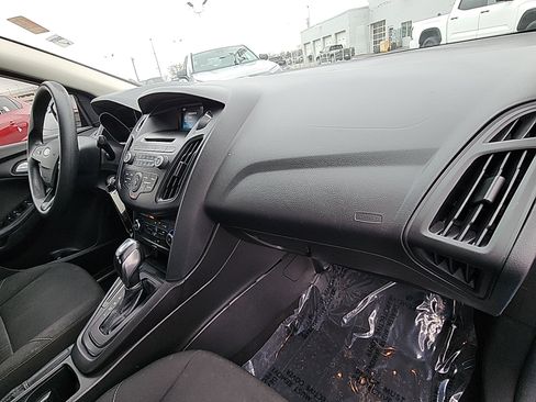 Used 2016 Ford Focus SE image 25