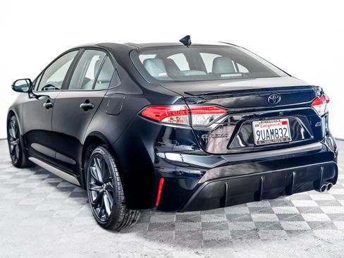 Used 2025 Toyota Corolla SE image 2