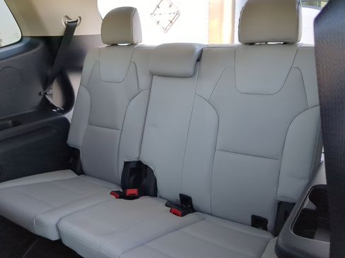 Certified 2024 Kia Telluride S w/ S Sunroof Package FWD image 22