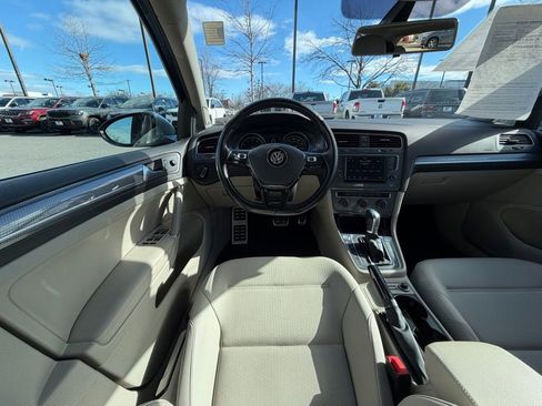 Used 2017 Volkswagen Golf Alltrack SE image 19