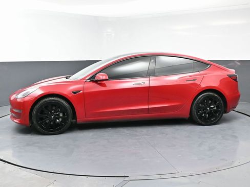 Used 2022 Tesla Model 3 Standard Range image 5