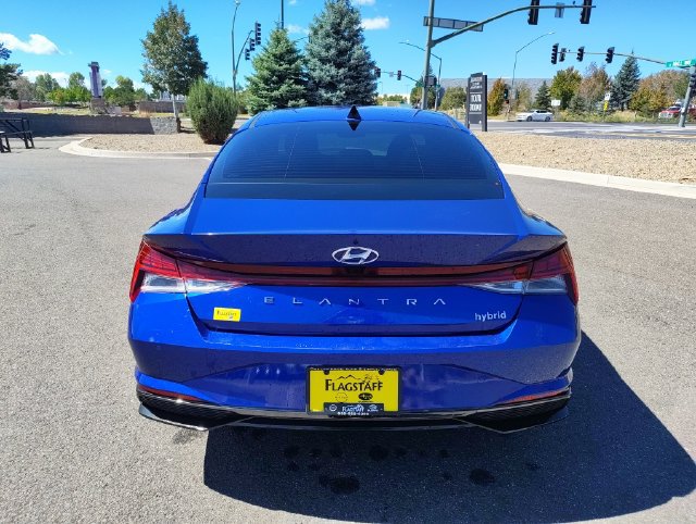Used 2023 Hyundai Elantra Limited w/ Preferred Accessory Package FWD image 4