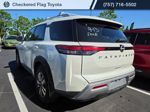 Used 2024 Nissan Pathfinder SL FWD image 4