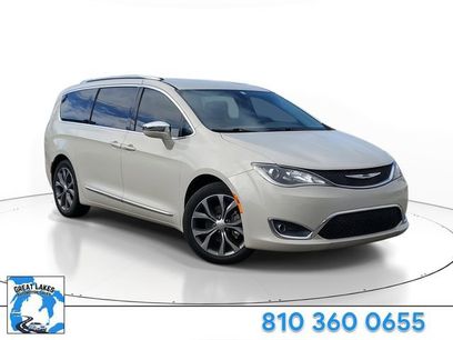Used 2017 Chrysler Pacifica Limited w/ UConnect Theater Package