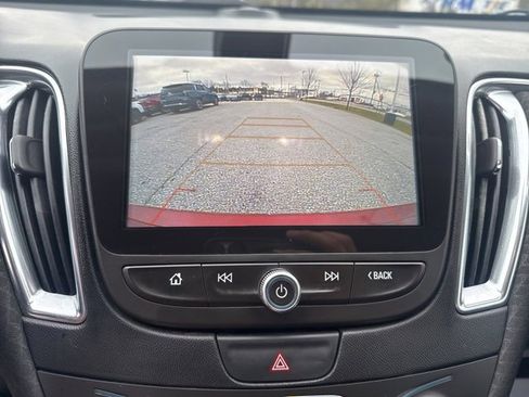 Used 2018 Chevrolet Malibu LT image 15