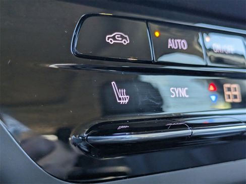 Used 2022 Buick Envision Essence w/ Sport Touring Package image 23