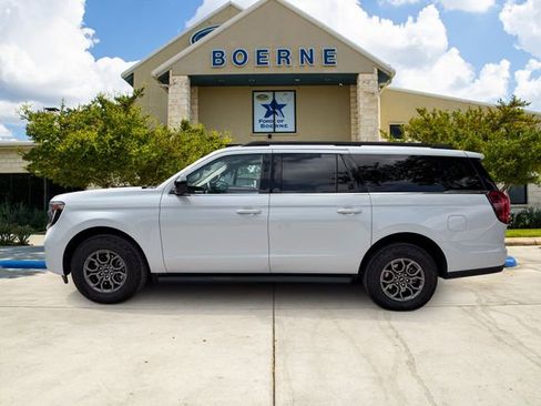 Used 2025 Ford Expedition Max Active RWD image 2