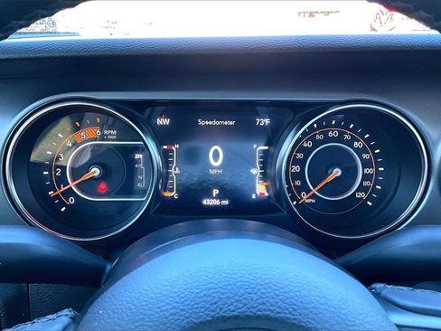 Used 2022 Jeep Gladiator Willys image 21