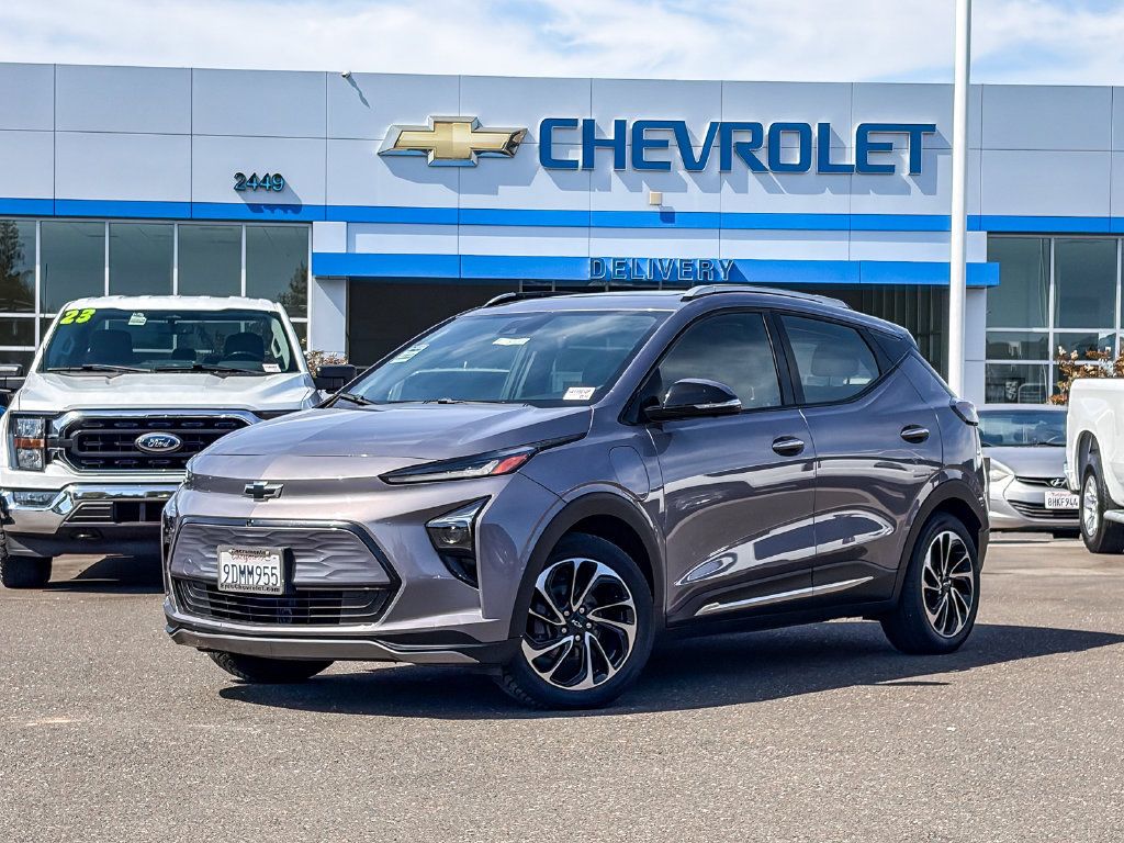 Used 2022 Chevrolet Bolt EUV Premier w/ Sun & Sound Package FWD image 1