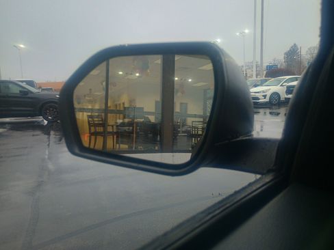 Used 2022 Ford Explorer XLT w/ Equipment Group 202A image 23