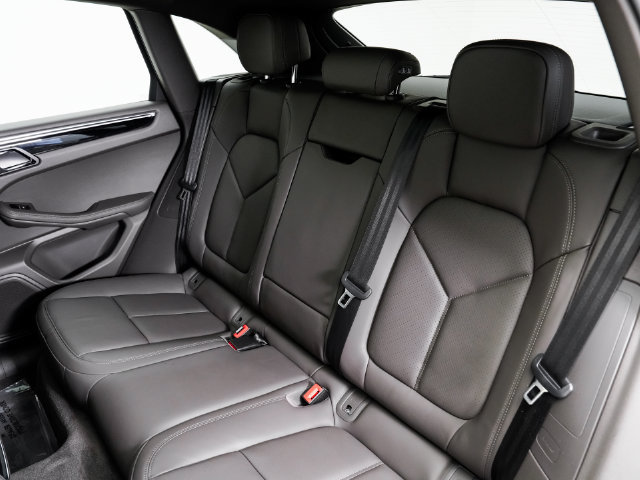 Certified 2026 Porsche Macan AWD/4WD image 26