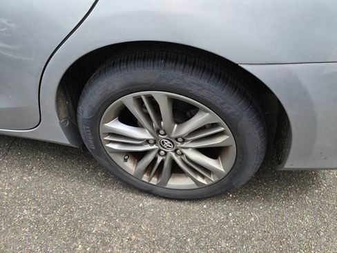 Used 2015 Toyota Camry SE image 5