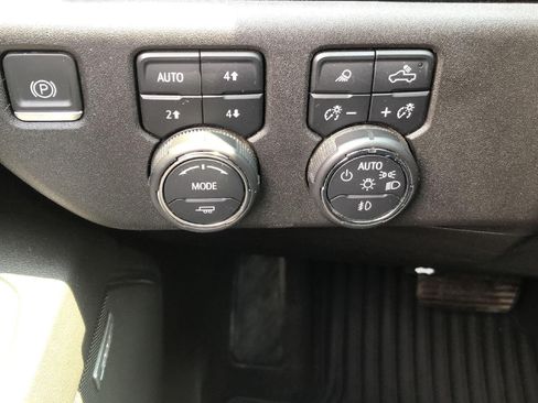 Used 2023 Chevrolet Silverado 1500 LTZ w/ LTZ Convenience Package II AWD/4WD image 19