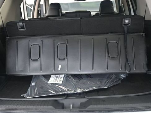 Used 2025 Honda Pilot EX-L image 17