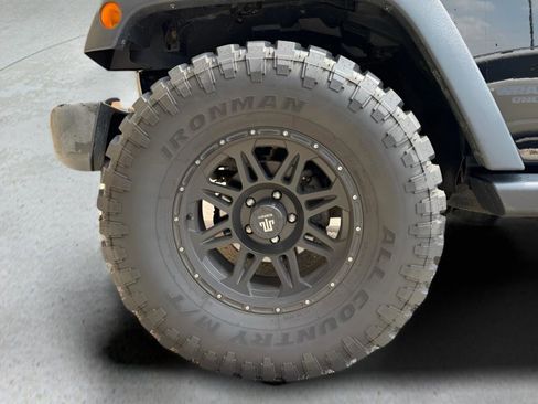 Used 2017 Jeep Wrangler Unlimited Sport image 11