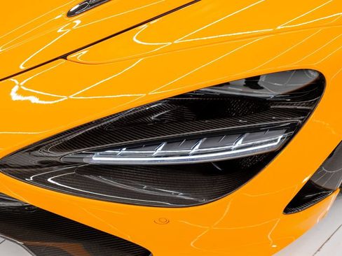 Used 2020 McLaren 720S Spider RWD image 9