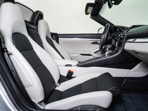 Used 2024 Porsche 718 Boxster RWD image 18