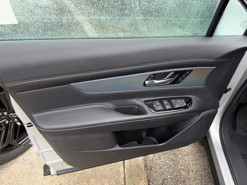 Used 2025 Nissan Murano SL image 11