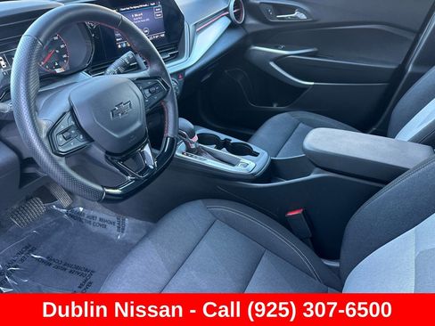 Used 2025 Chevrolet Trax RS FWD image 10