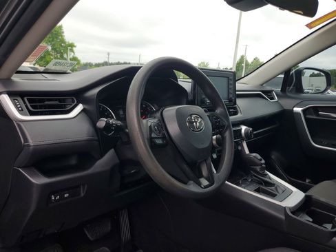 Used 2021 Toyota RAV4 XLE FWD image 15