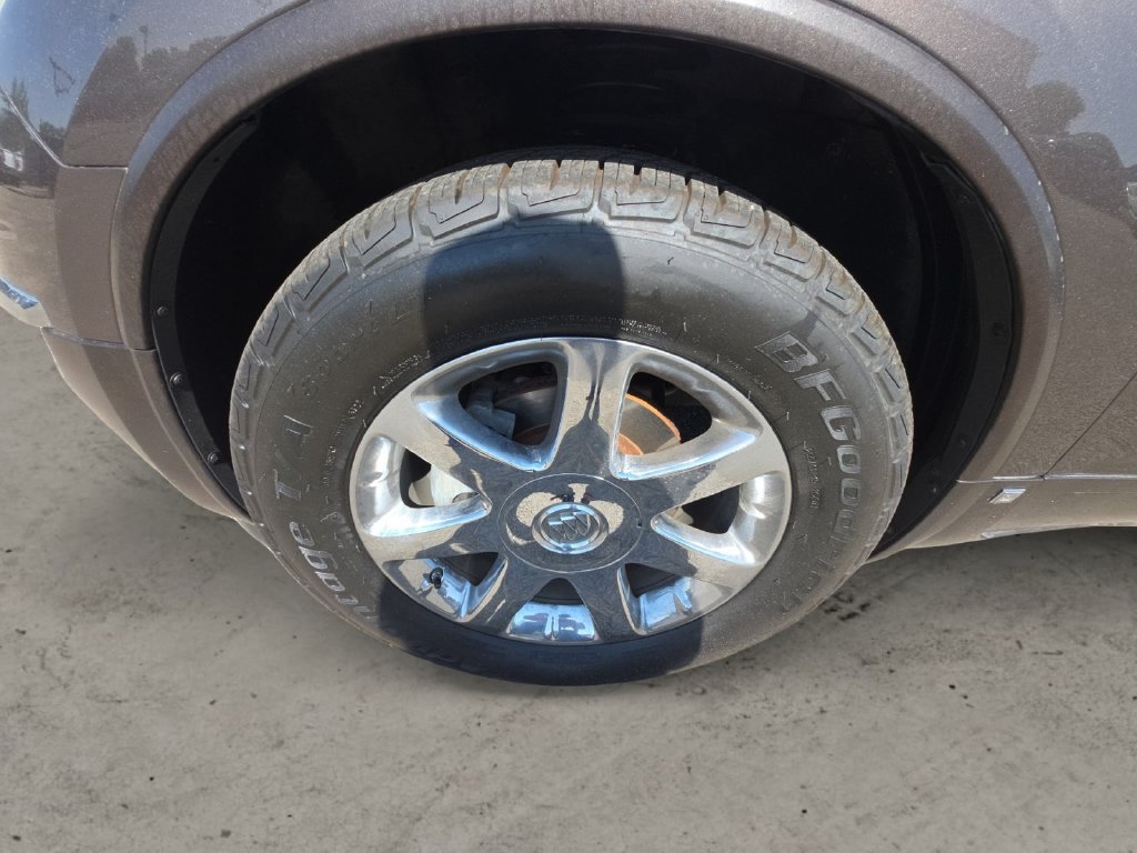 Used 2008 Buick Enclave CXL w/ Entertainment Package #3 FWD image 13