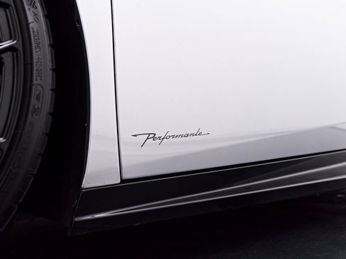 Used 2018 Lamborghini Huracan Performante image 27