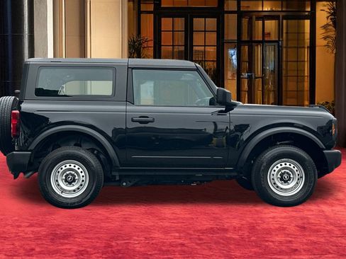 Used 2023 Ford Bronco image 9