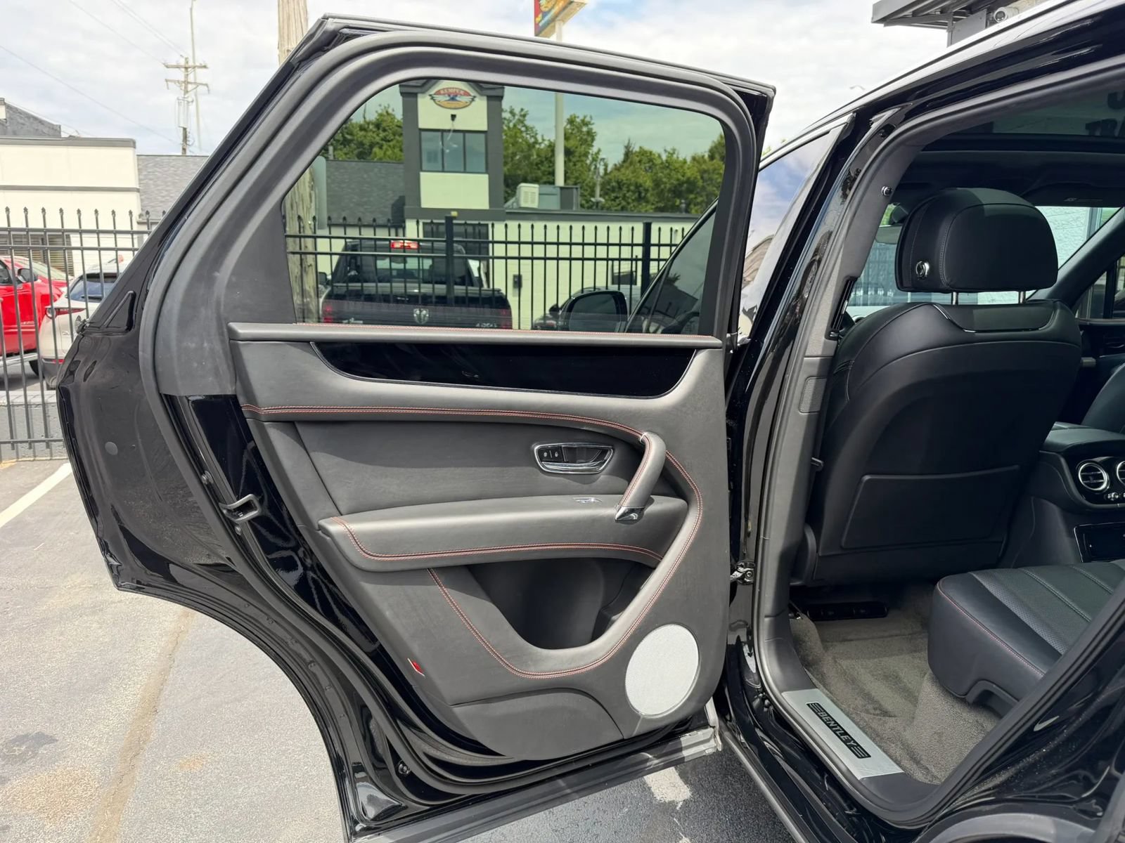 Used 2020 Bentley Bentayga AWD/4WD image 77