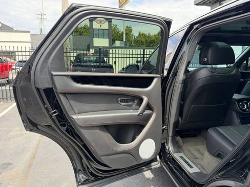 Used 2020 Bentley Bentayga AWD/4WD image 77