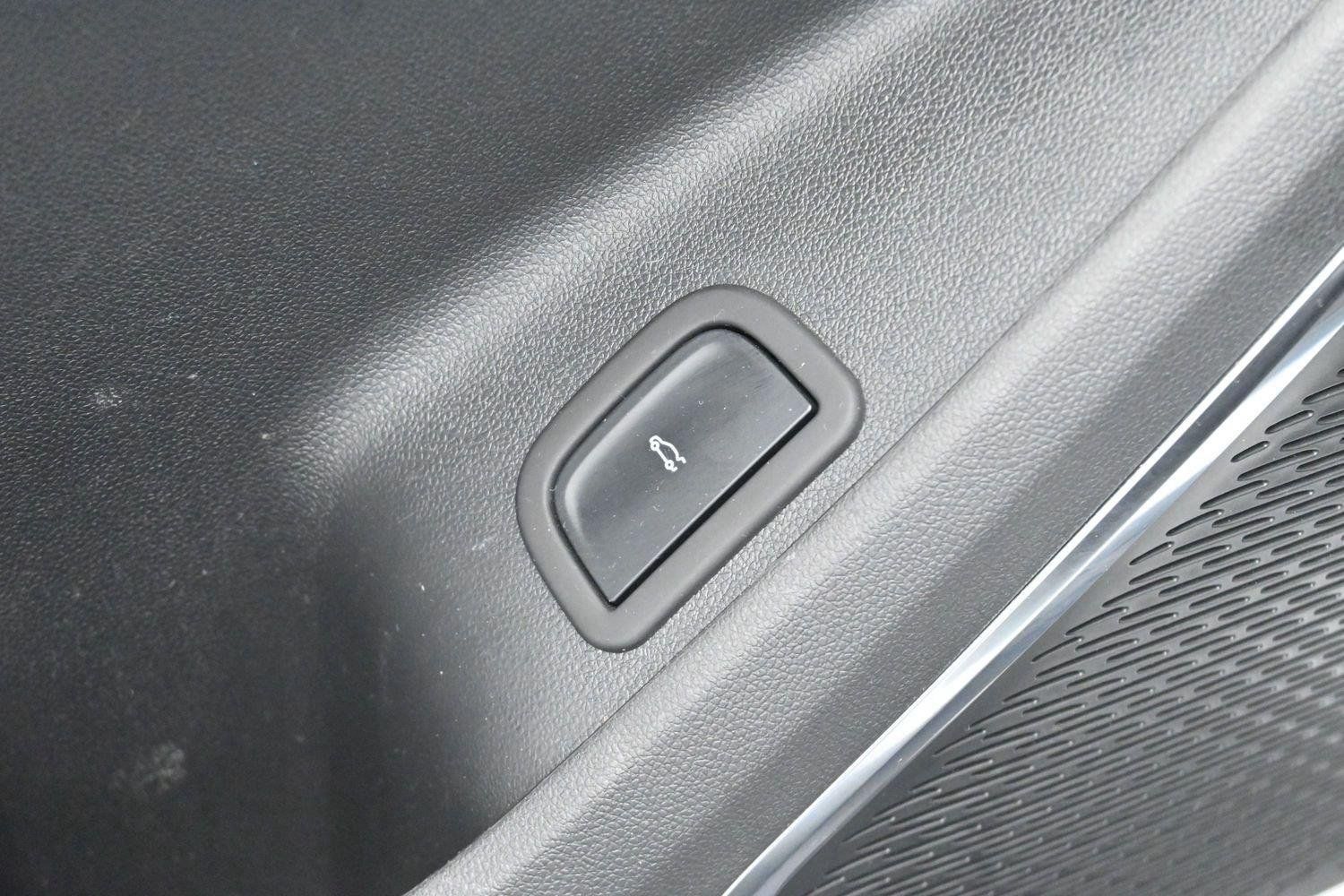 Used 2026 GMC Acadia Elevation w/ Elevation Premium Package FWD image 14