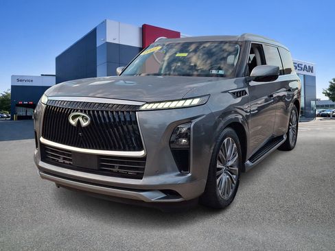 Used 2025 INFINITI QX80 Sensory AWD/4WD image 3