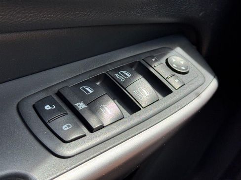 Used 2021 Jeep Cherokee Latitude Lux w/ Sun & Sound Group AWD/4WD image 28