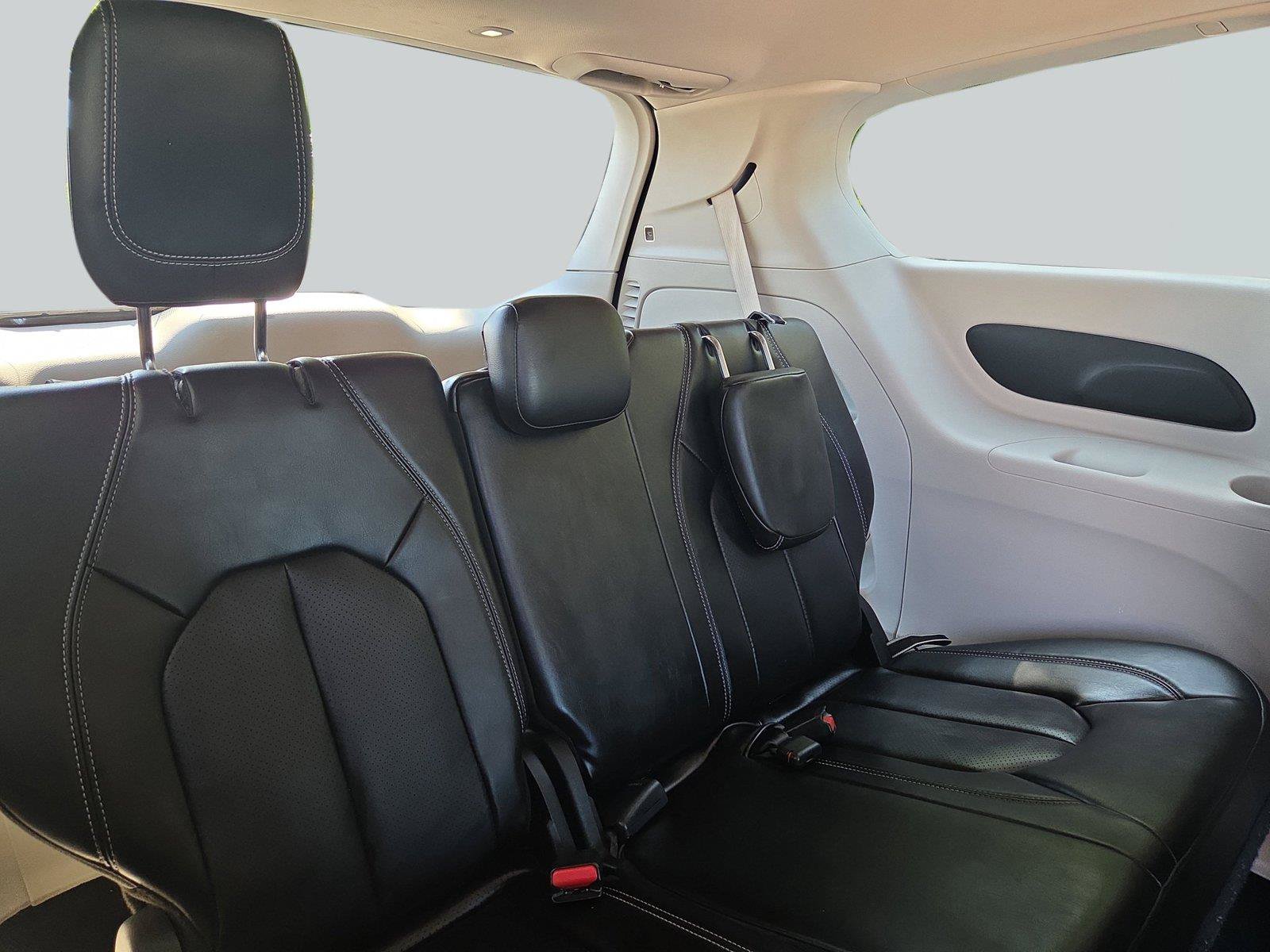 Used 2023 Chrysler Pacifica Touring-L FWD image 34