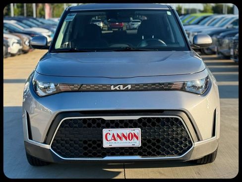 Used 2025 Kia Soul LX w/ LX Technology Package FWD image 4