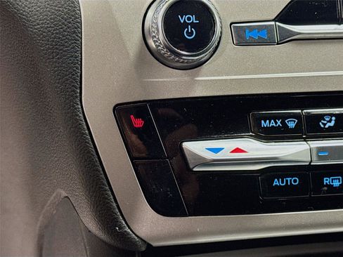 Used 2023 Ford Explorer XLT image 19