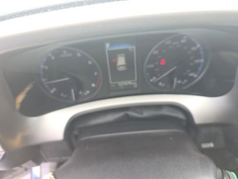 Used 2017 Toyota RAV4 LE FWD image 11