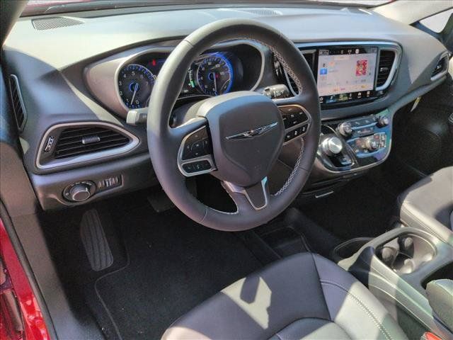 Used 2026 Chrysler Voyager LX FWD image 10