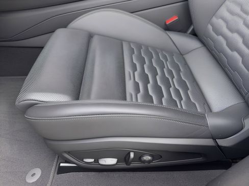 Used 2023 Audi e-tron GT Prestige w/ Prestige Package image 16