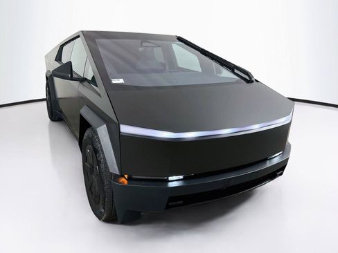 Used 2024 Tesla Cybertruck AWD Crew Cab image 7