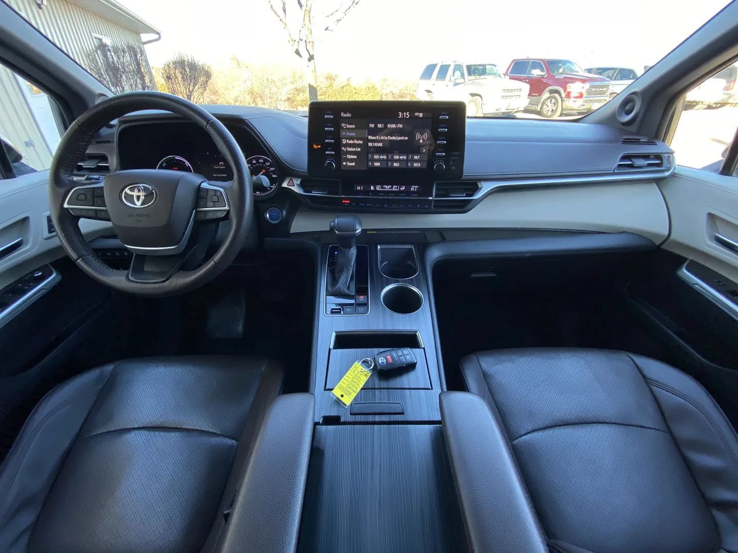 Used 2022 Toyota Sienna Platinum AWD/4WD image 14