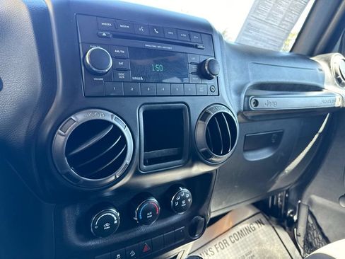 Used 2017 Jeep Wrangler Unlimited Sport w/ Connectivity Group AWD/4WD image 26