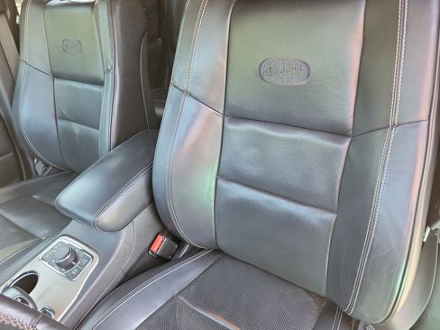 Used 2014 Jeep Grand Cherokee Overland AWD/4WD image 11