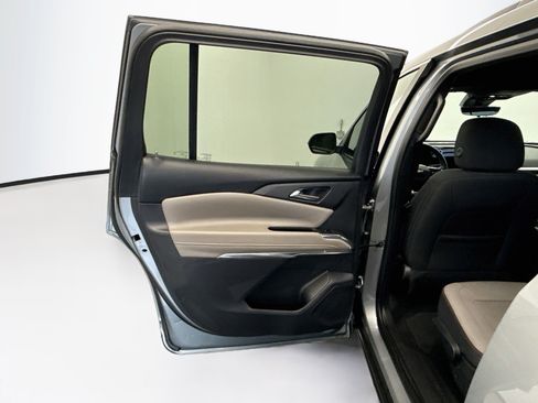 Used 2026 Chevrolet Traverse LT w/ Driver Confidence Package FWD image 26