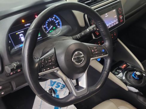 Used 2018 Nissan Leaf SL w/ SL Technology Package FWD image 11