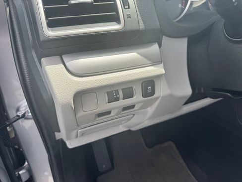 Used 2018 Subaru Forester 2.5i AWD/4WD image 15