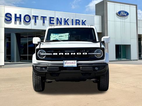 New 2025 Ford Bronco Outer Banks image 2